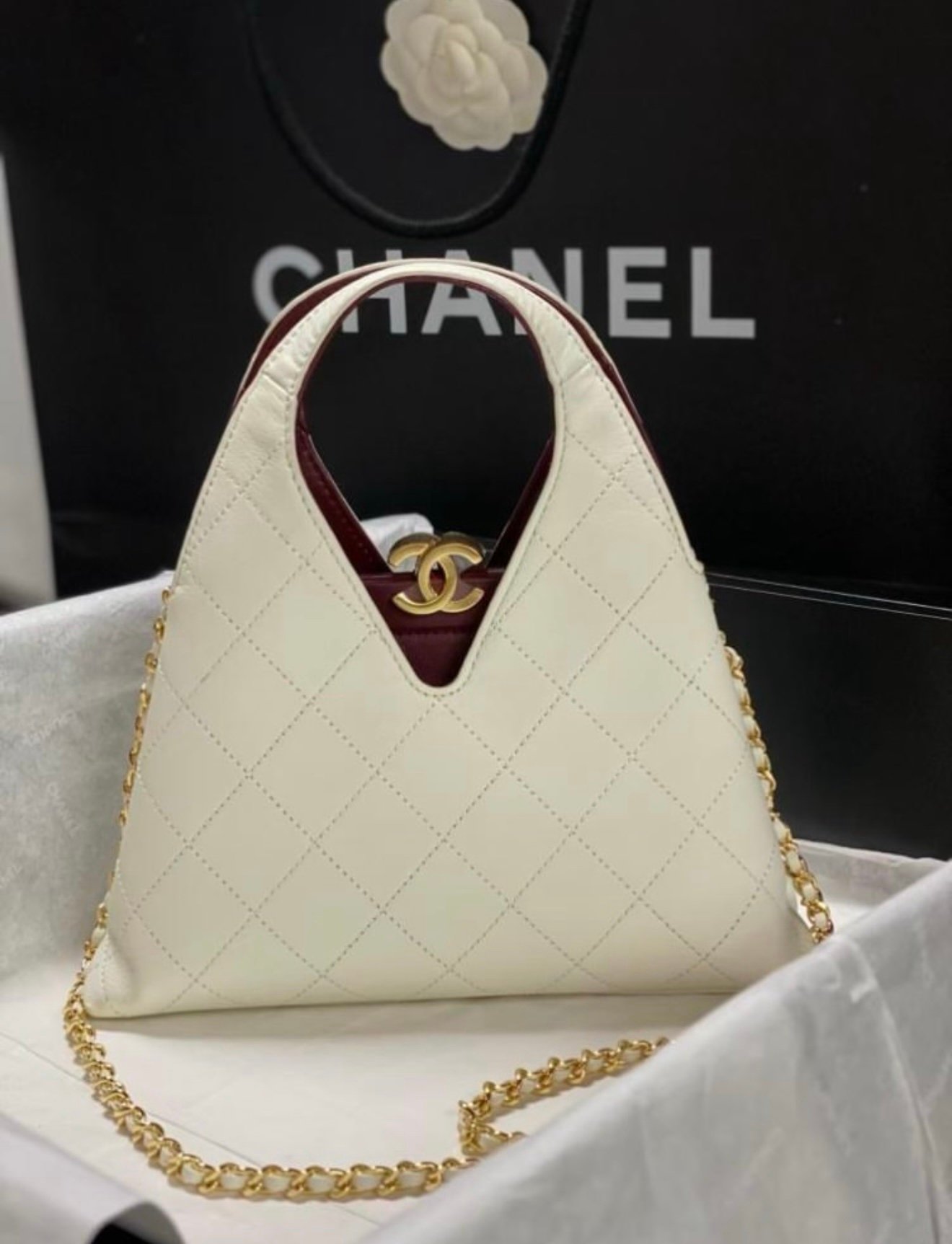 Chanel Coco Handleابيض
